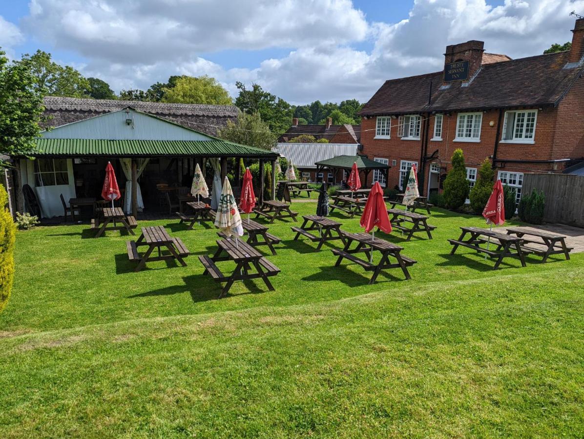 The Trusty Servant Inn Lyndhurst Exterior foto