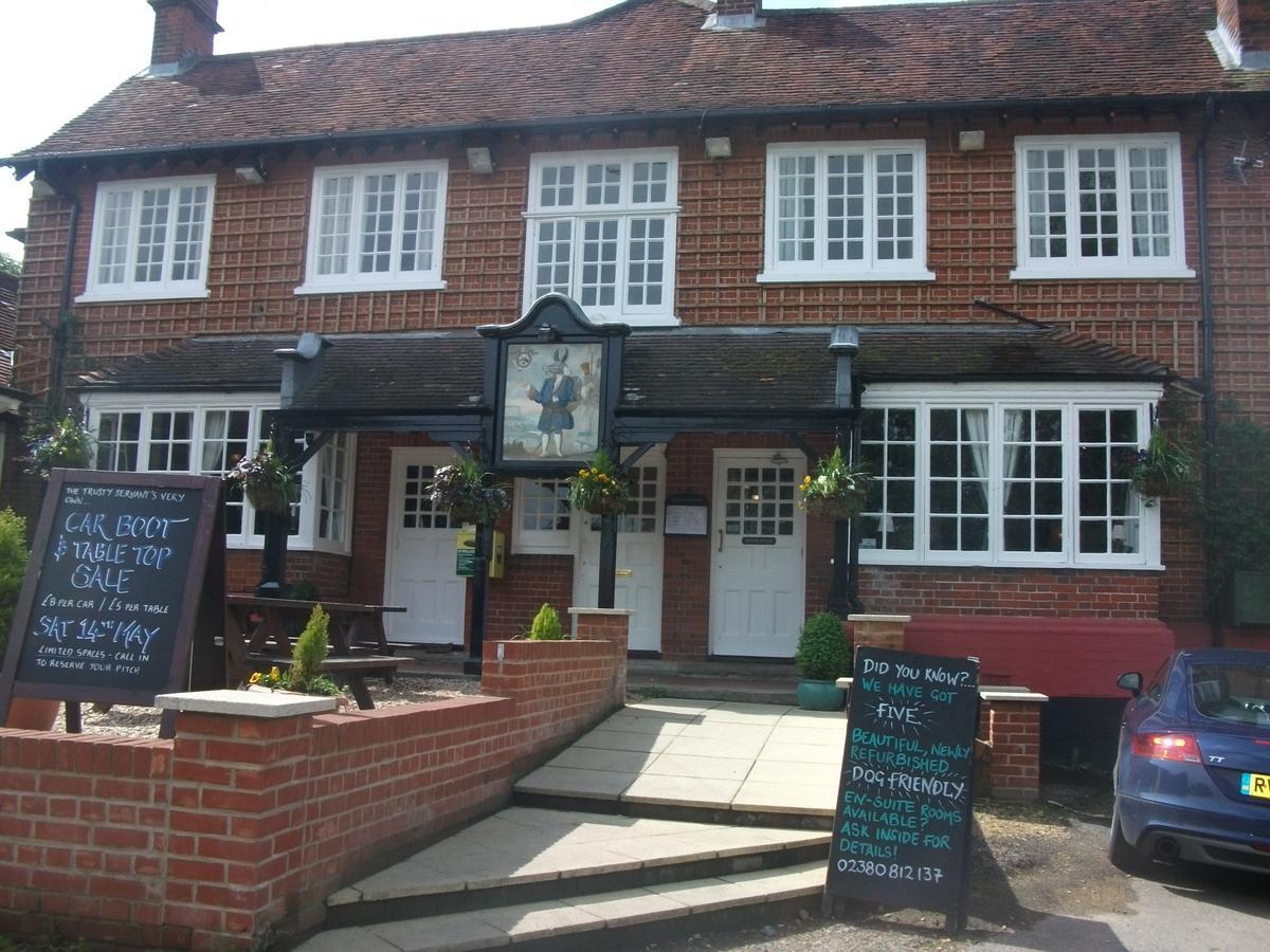 The Trusty Servant Inn Lyndhurst Exterior foto